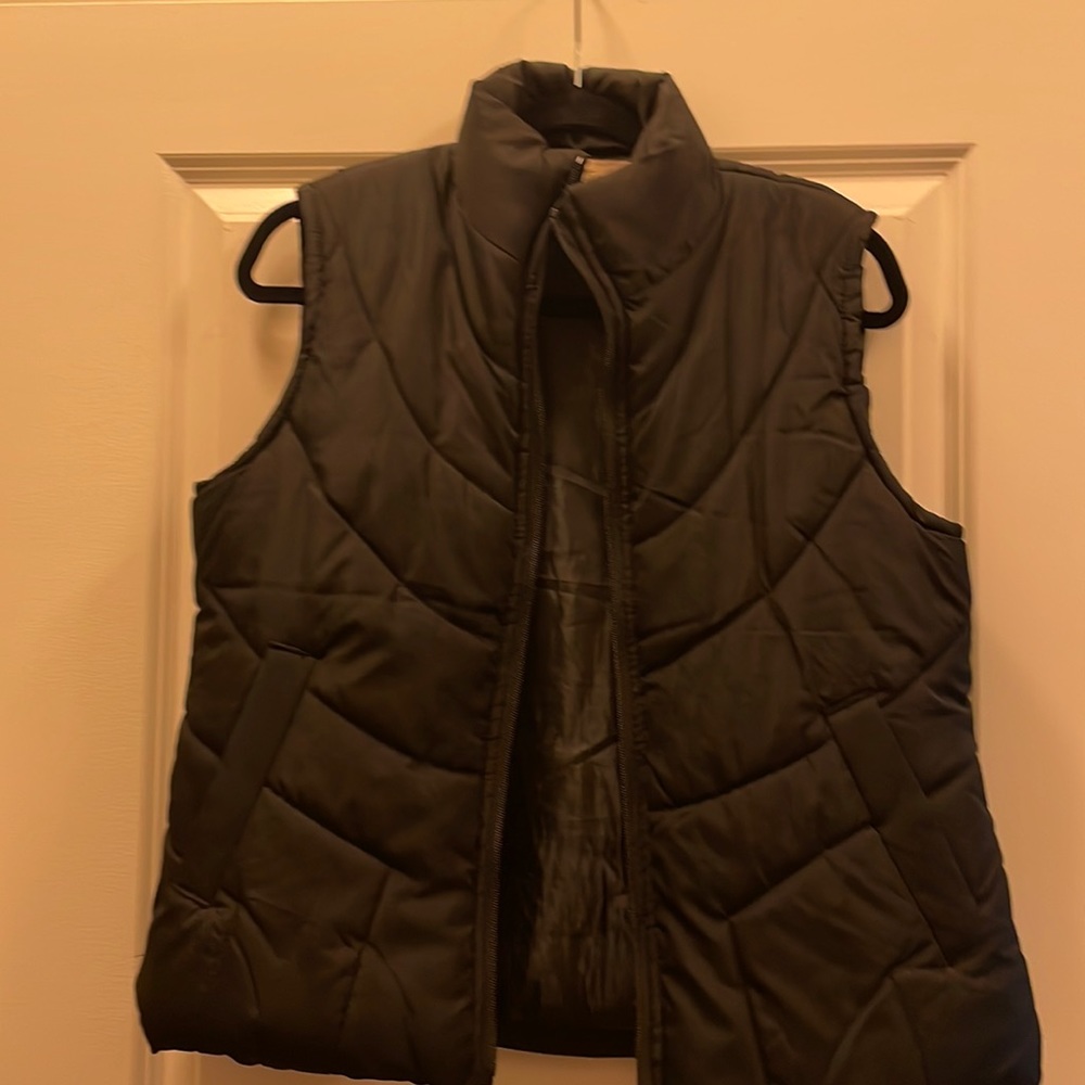 Black puffer vest